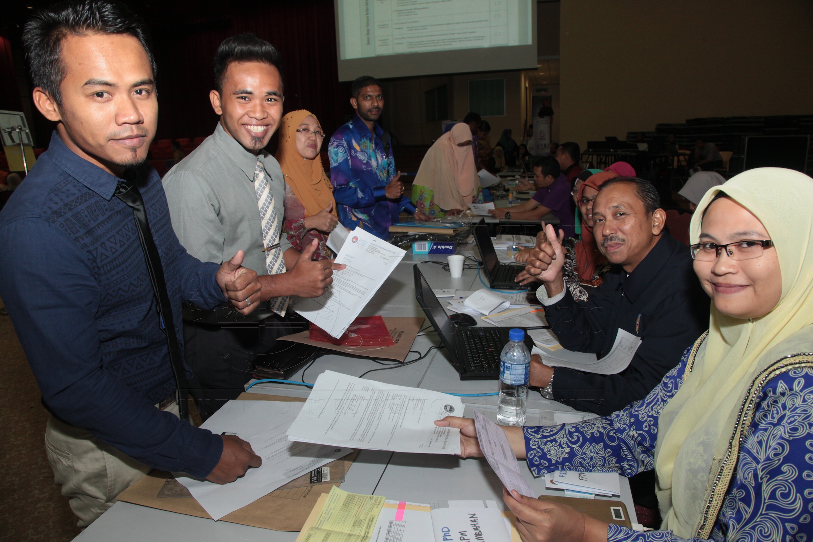 PRO16 16 siswazah IMG 0129